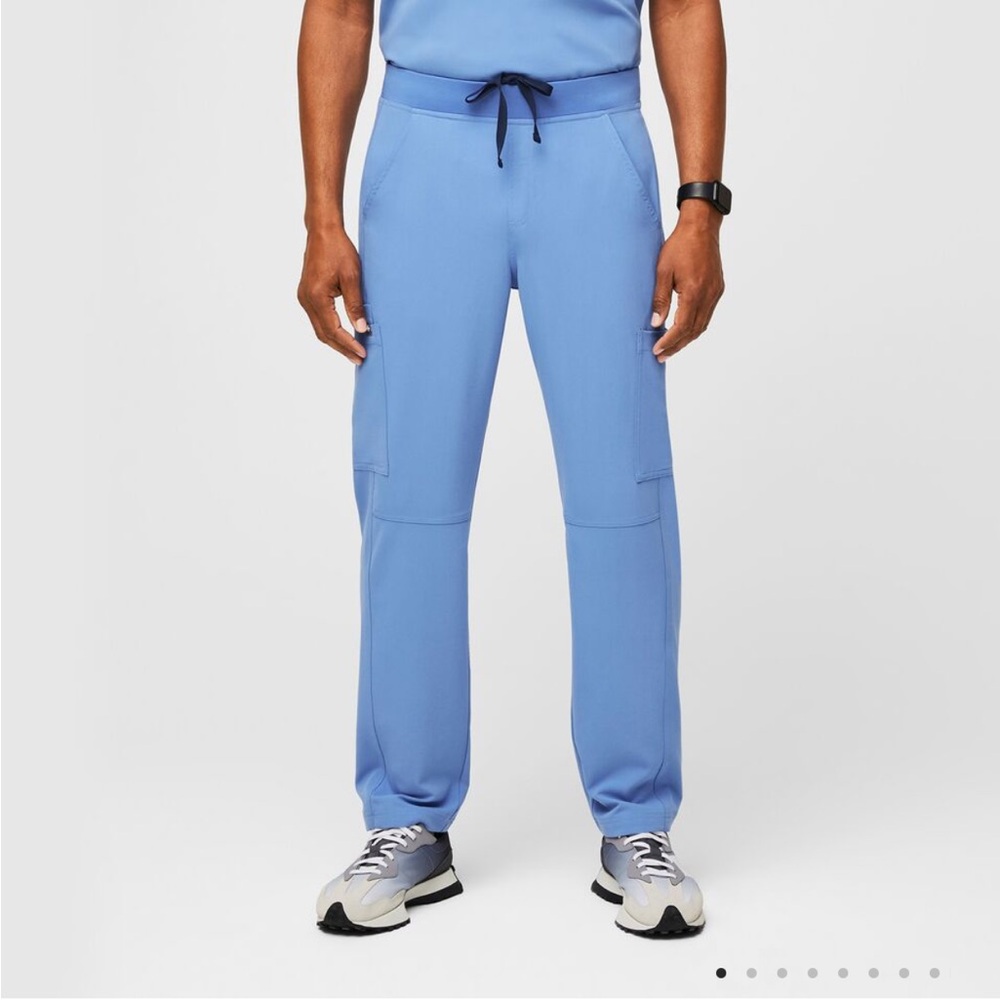 Men’s Figs Axim Cargo Scrub Pants size small